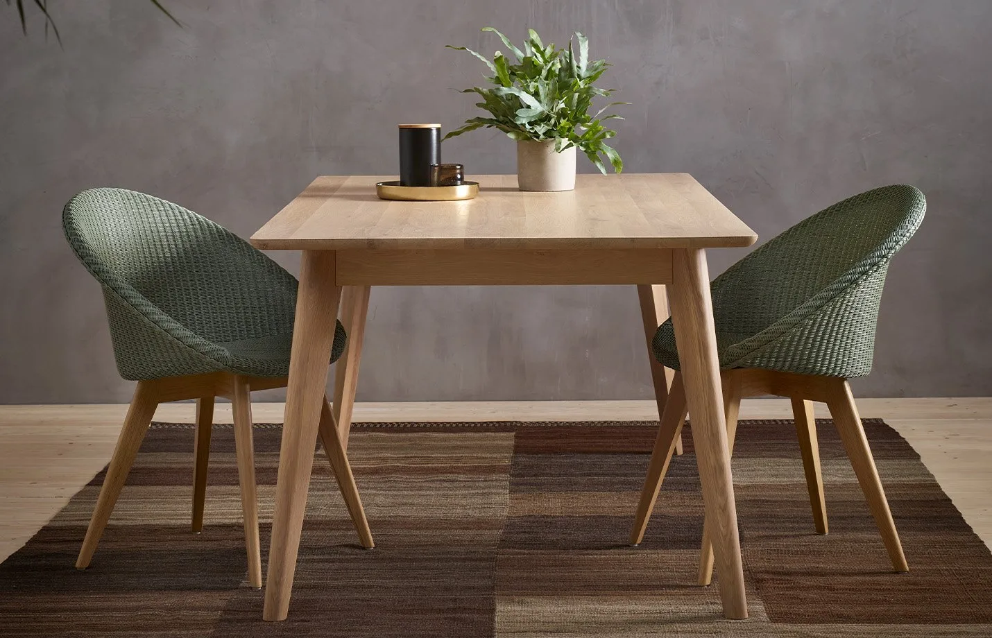 Vincent dining discount table oak