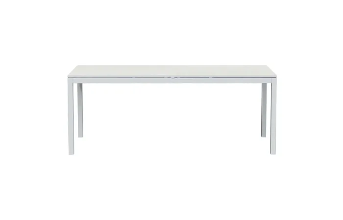 laren dining table by ethimo